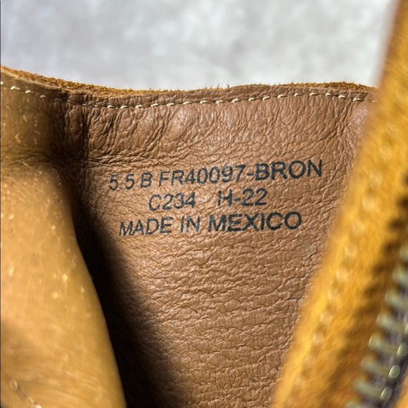 EUC Women’s FRYE Carson Piping Booties US 5.5B Tan Suede Leather Ankle Boots - Picture 2 of 12